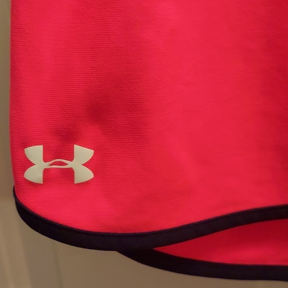 Girl's Under Armour shorts. - Picture 3 of 5